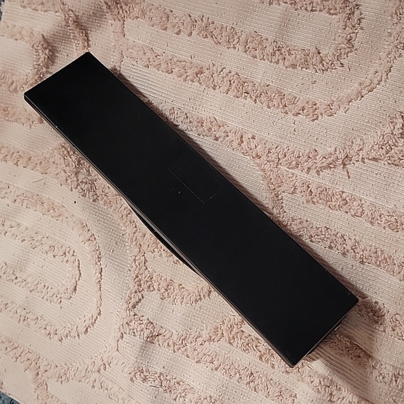 JAM Metal Paper 3 Hole Punch, black. 10 sheet capacity. - Picture 5 of 8